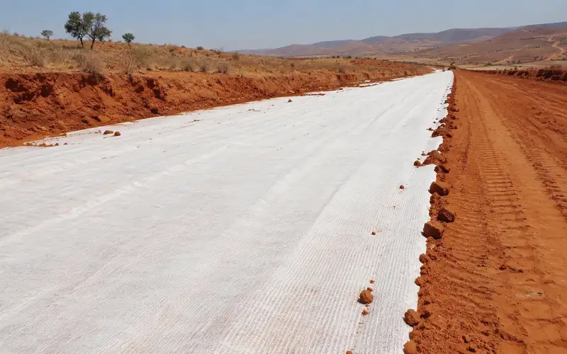 Renforcement de sol et chaussée avec un géotextile au Maroc